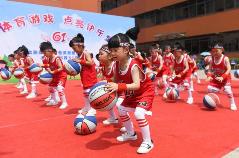 全国春季游泳锦标赛：余依婷收获第二金